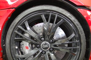 Oberflächliche Felgenkosmetik für Audi R8: Materialbelastung so gering wie möglich