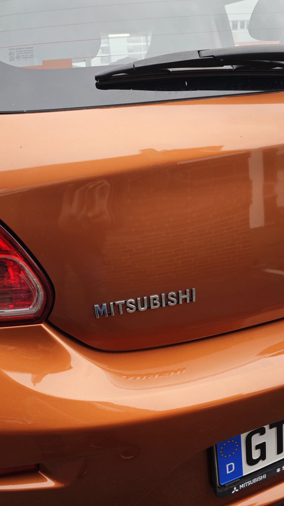 Mit Ausbeultechnik reparierte Heckklappe