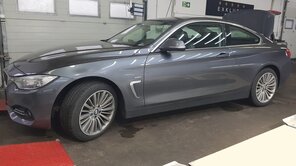 430'er BMW dreckig. Möchten auch Sie lieber ein sauberes Auto? Termin beim Autoputzer Gütersloh buchen!