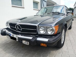 Oldtimer Mercedes Benz 560 SL nach der Professionellen Lackaufbereitung bei ArtmiC Car Clean in Kirchlengern