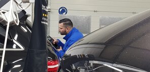 Kadrija lernt Autopoliren am Mercedes Benz GLC