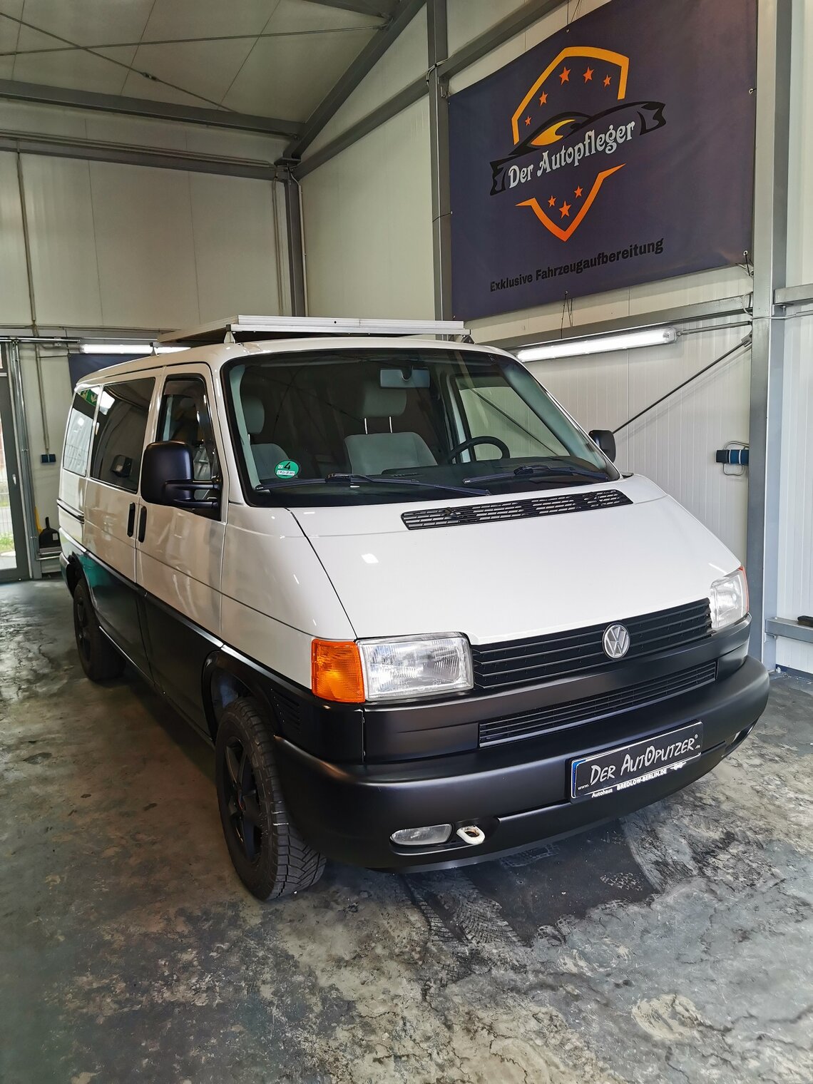 VW T4 nach der Aufbereitung beim Profi wieder auf frischem Hochglanz