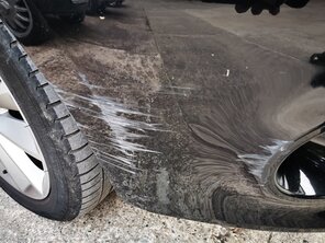 Schaden an der Stoßfängerverkleidung vom Profi beseitigen lassen. Direkt in Kirchlengern bei ArtmiC Car Clean