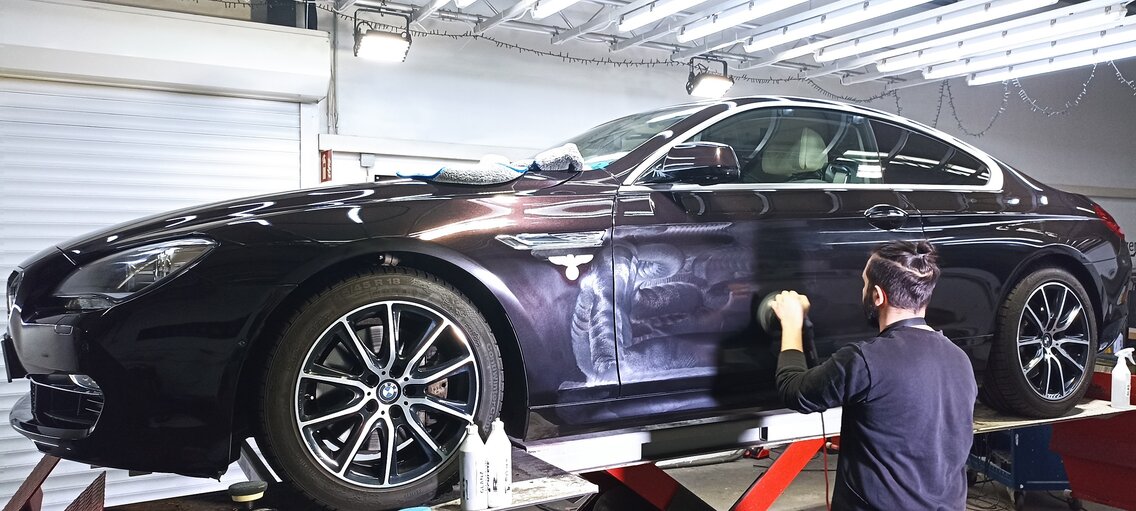 Lackpolitur eines 6'er BMW