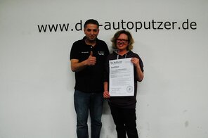 Auf dem Autoputzer Seminar hat Frau Schäffner viel gelernt