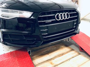 Folierter Audi A6 Kühlergrill